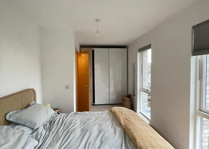 Central & Modern 1Bd Flat With Balcony Hackney!